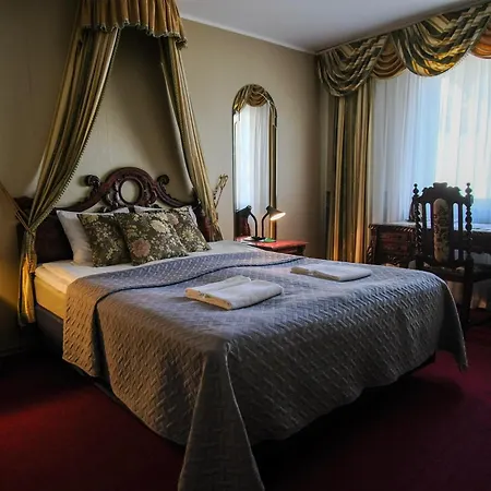 Hotel Paeeva 2*